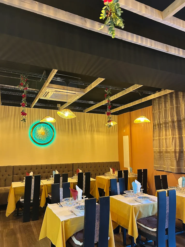Salle du restaurant Marrakech à Bourges — ambiance orientale chaleureuse
